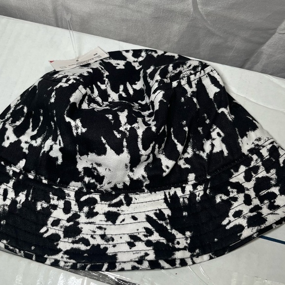 Black and White Patterned Bucket Hat - Picture 5 of 5
